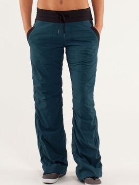 Lululemon Studio Pant II *Liner
Alberta Lake / Black Size 4 NWOT